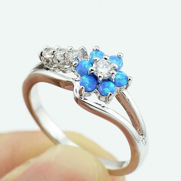 NEW 18K White Gold Diamond Opal Dainty Flower Ring - Picture 2 of 6